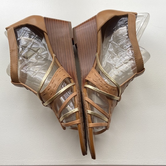 ARTURO CHIANG WEDGE NEUTRAL SANDAL - Picture 7 of 15